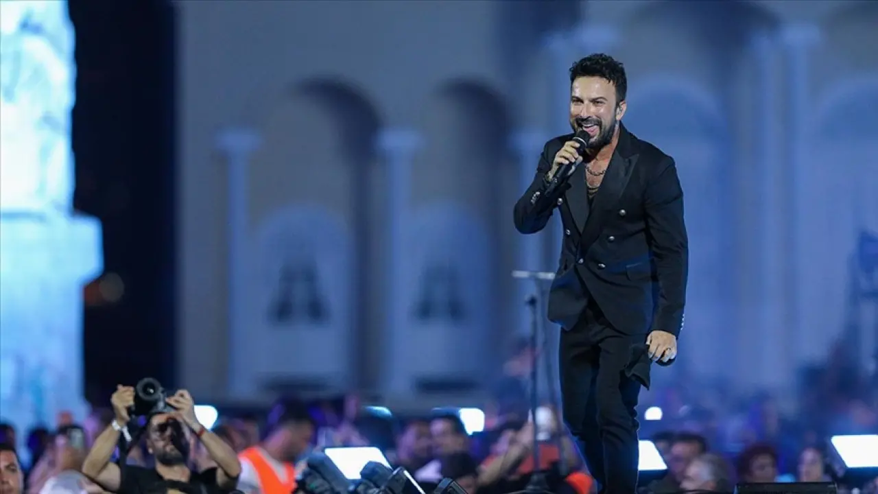 Türk Pop Müziğinin Mega Starı Tarkan Kimdir, Kaç Yaşında, Nerede Yaşıyor, Eşi Kim, Çocuğu Var Mı? 2