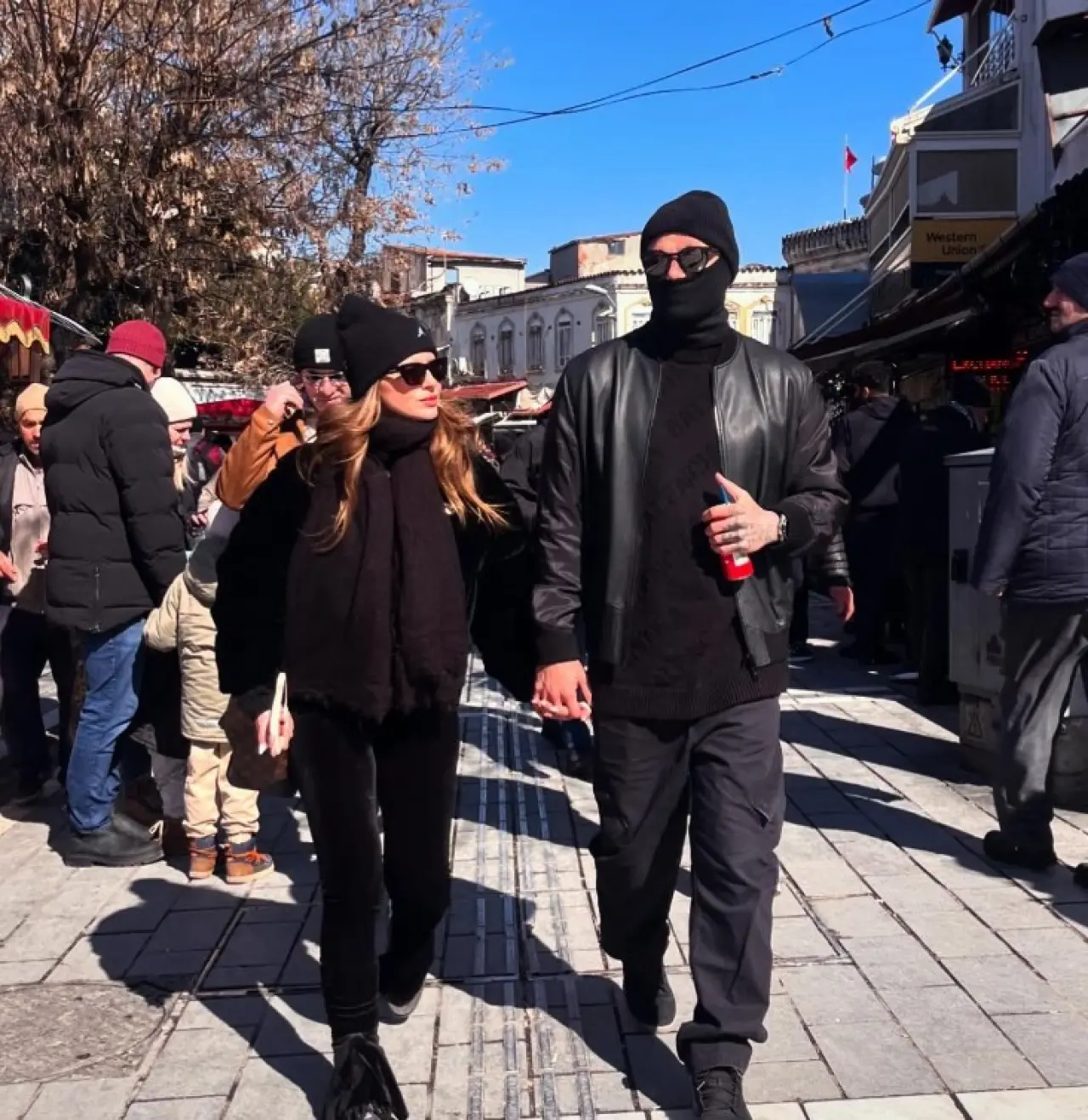 Maskeli Aşk: Mauro Icardi ve China Suarez, İstanbul’da Gizlice Romantik Bir Geziye Çıktı! 2