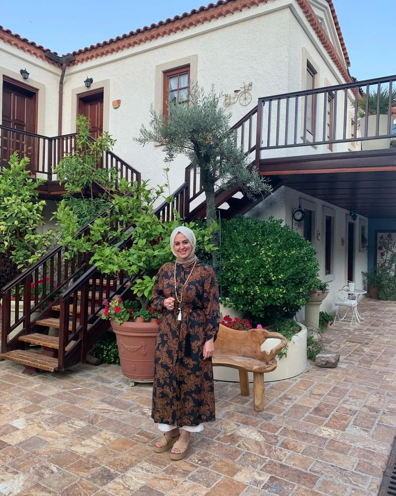 Padişah Torunu Nilhan Osmanoğlu Kimdir? Kaç Yaşında, Nereli, Evli mi? 3