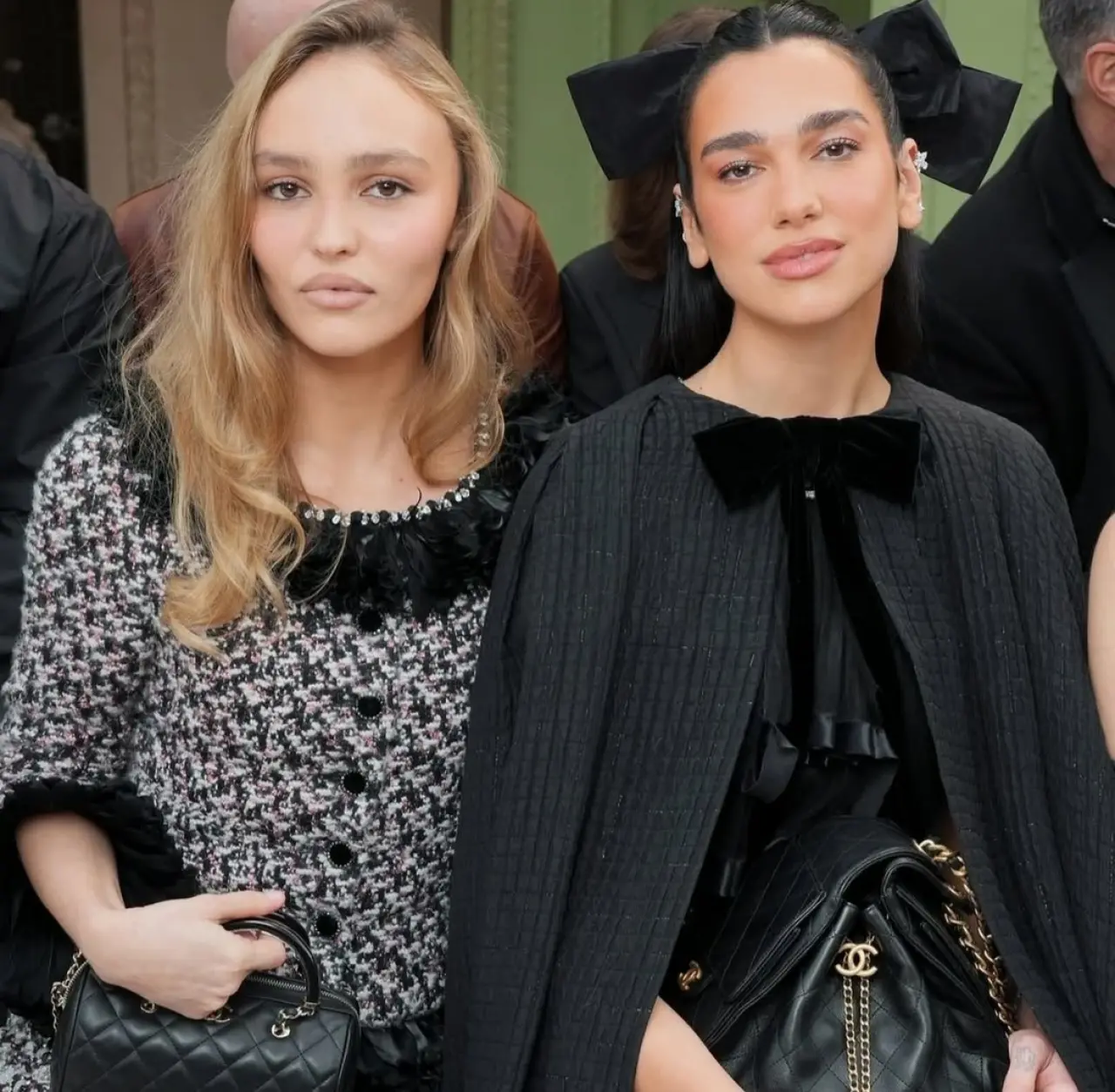 Ünlü Şarkıcı Dua Lipa, Nişan İddialarını Sosyal Medya Paylaşımıyla Doğruladı! 3