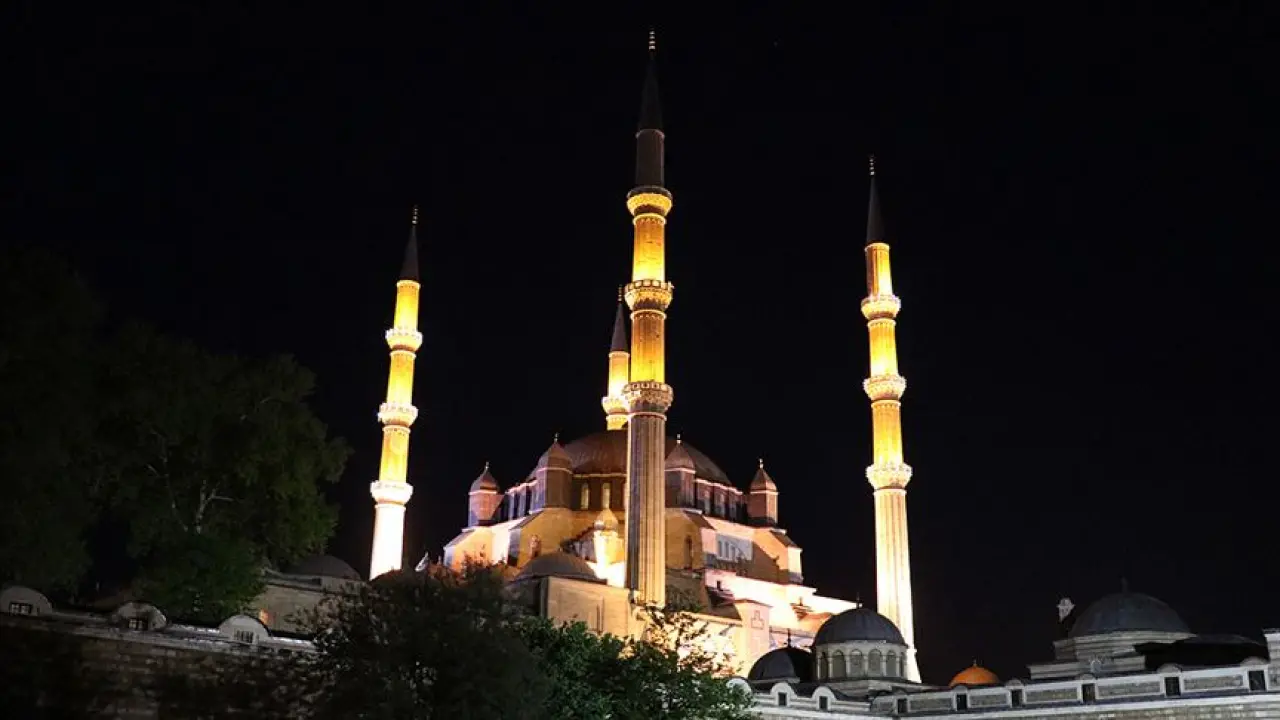 2025 Berat Kandili Ne Zaman, Hangi Güne Denk Geliyor? Berat Kandilinin Anlam ve Önemi Nedir? 1