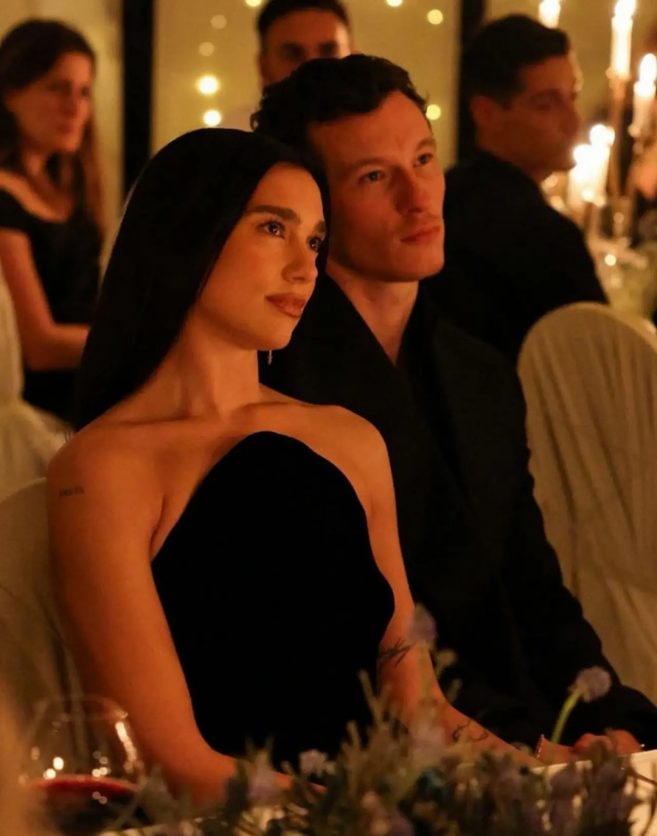 Ünlü Şarkıcı Dua Lipa, Nişan İddialarını Sosyal Medya Paylaşımıyla Doğruladı! 4