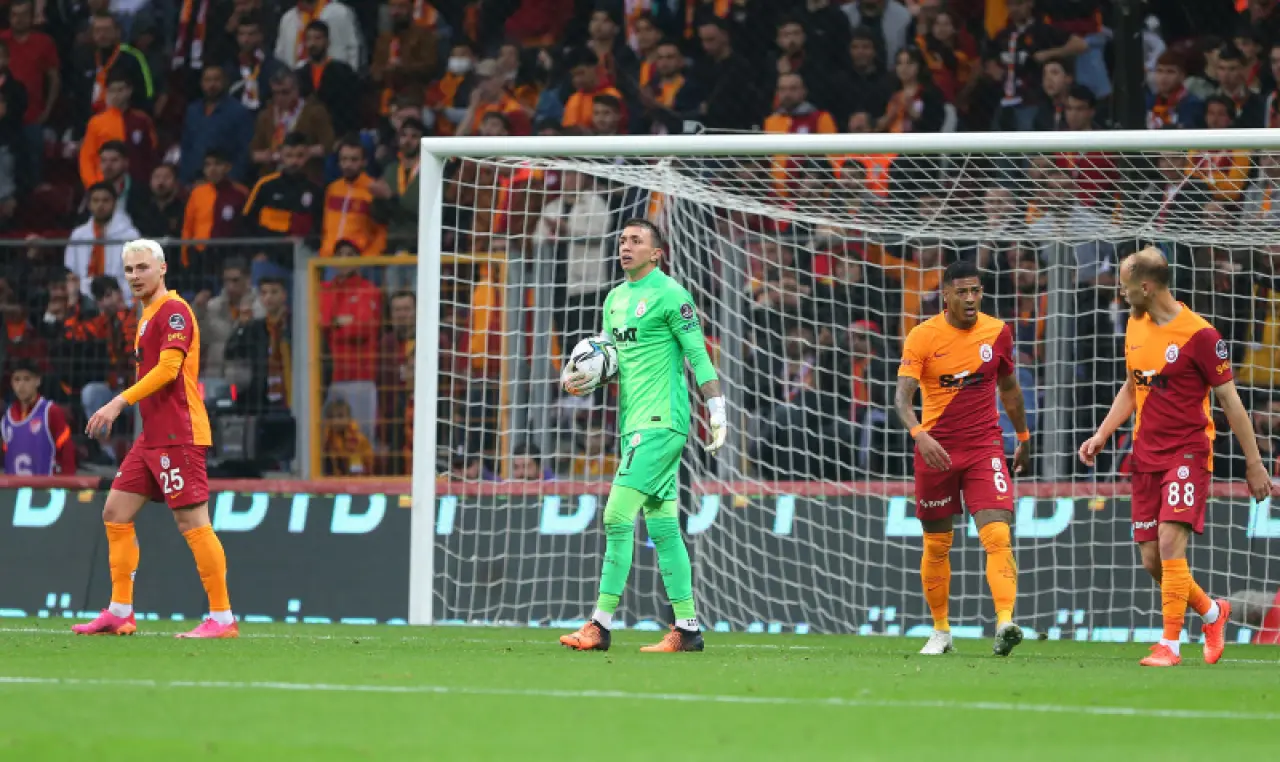 Galatasaray Kalesindeki Büyük Sır: Muslera’yı Muslera Yapan Kaleci Antrenörden Çarpıcı Açıklamalar! 9