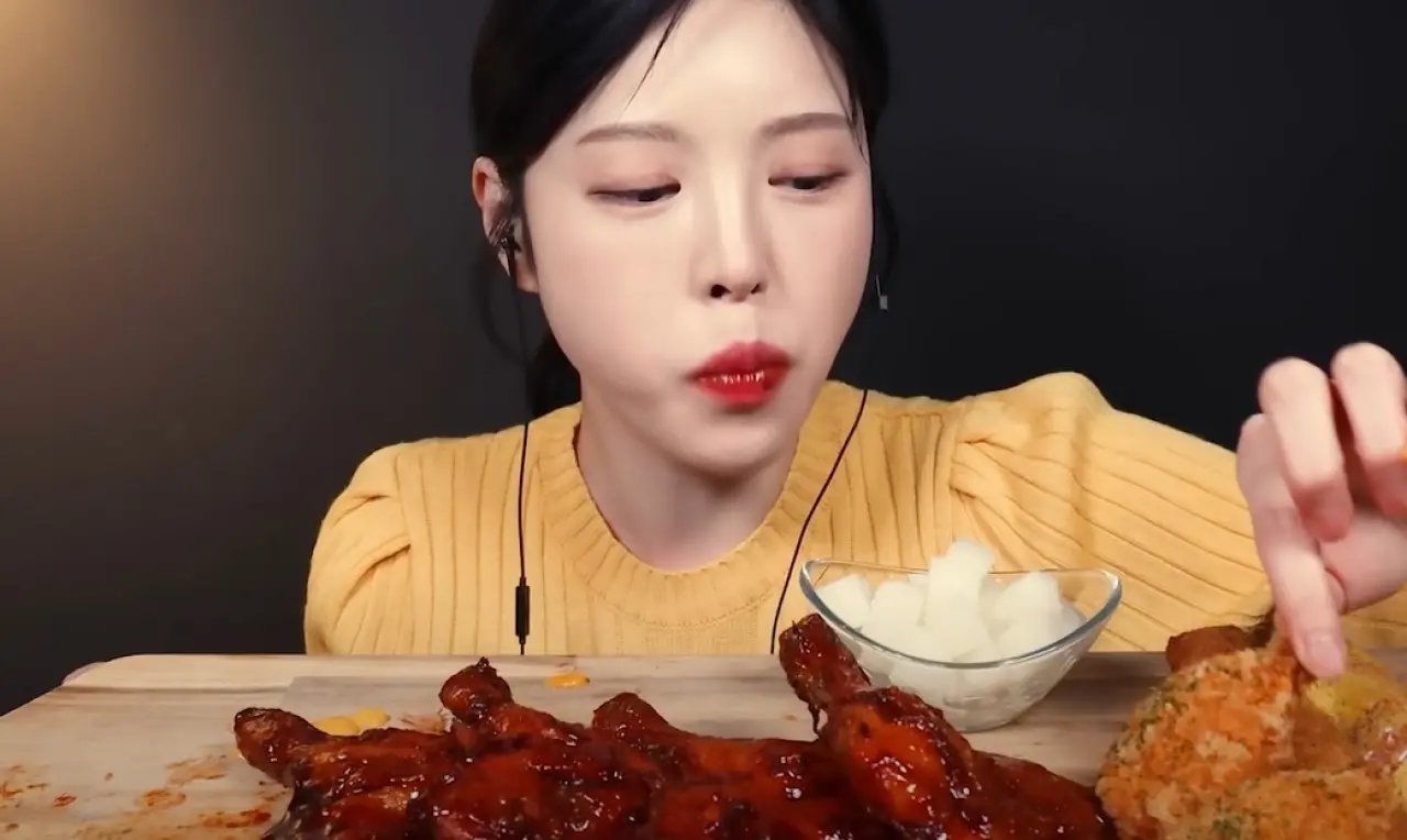 Son Dönemde Sosyal Medyada Popüler Olan Mukbang Akımı Nedir, Zararları Neler? 1