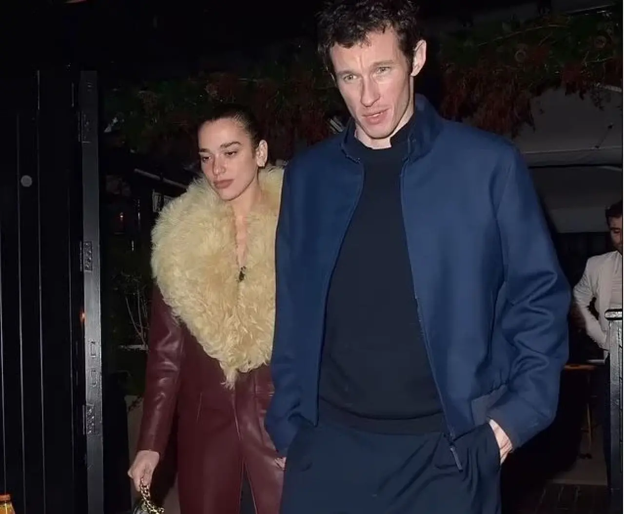14 Şubat Öncesi Dua Lipa ve Nişanlısı Callum Turner'dan Romantik Akşam! 1