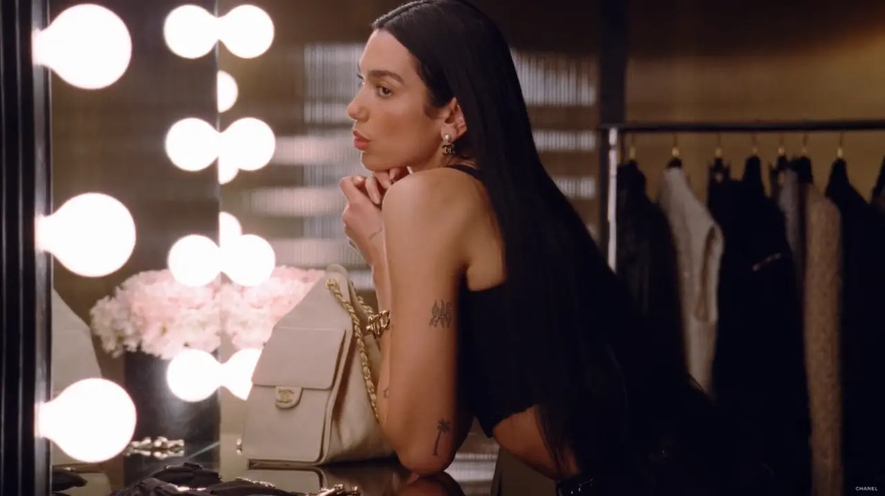 Dua Lipa, CHANEL 25’in Kampanya Yüzü Oldu: New York Sokaklarından Moda Dünyasına İkonik Birleşim! 2