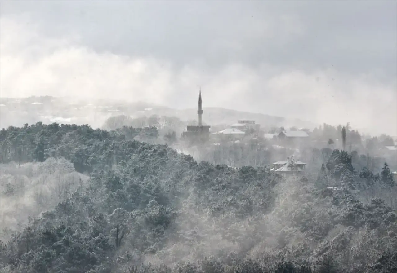 İstanbul'da yoğun kar yağışı: Bazı ilçelerde okullar tatil oldu 9