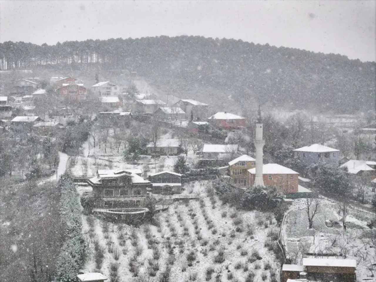 İstanbul'da yoğun kar yağışı: Bazı ilçelerde okullar tatil oldu 3