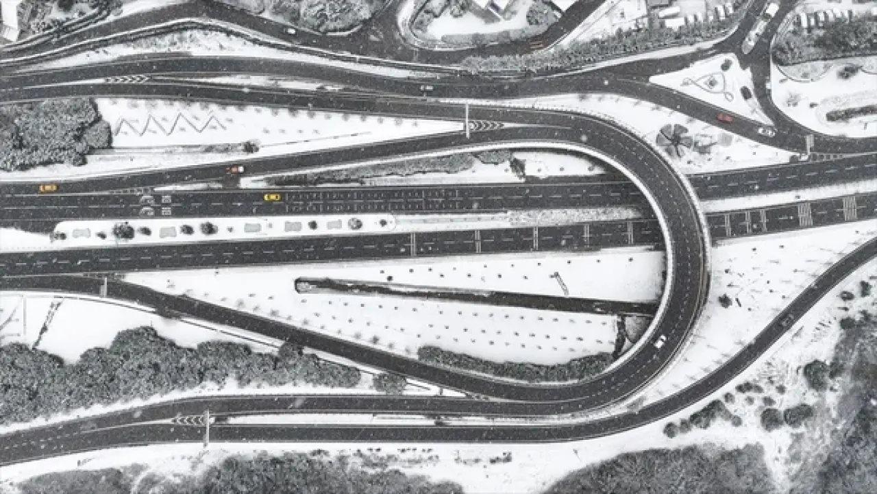 İstanbul'da yoğun kar yağışı: Bazı ilçelerde okullar tatil oldu 4