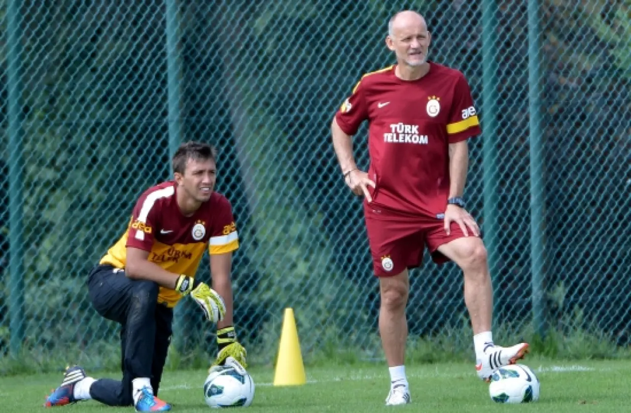 Galatasaray Kalesindeki Büyük Sır: Muslera’yı Muslera Yapan Kaleci Antrenörden Çarpıcı Açıklamalar! 4