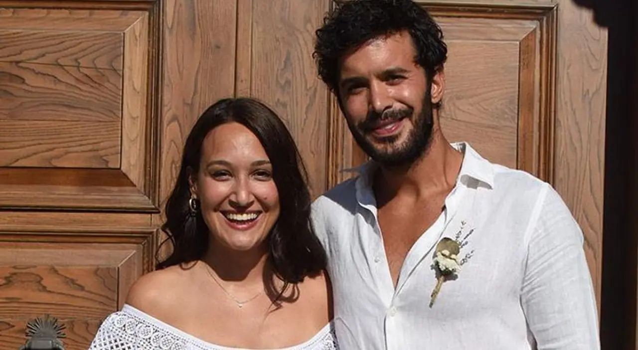 Hande Erçel ve Barış Arduç’un Enerjisi Çok Konuşuluyor! Gupse Özay’dan Kıskançlık Sorularına Cevap Verdi! 4