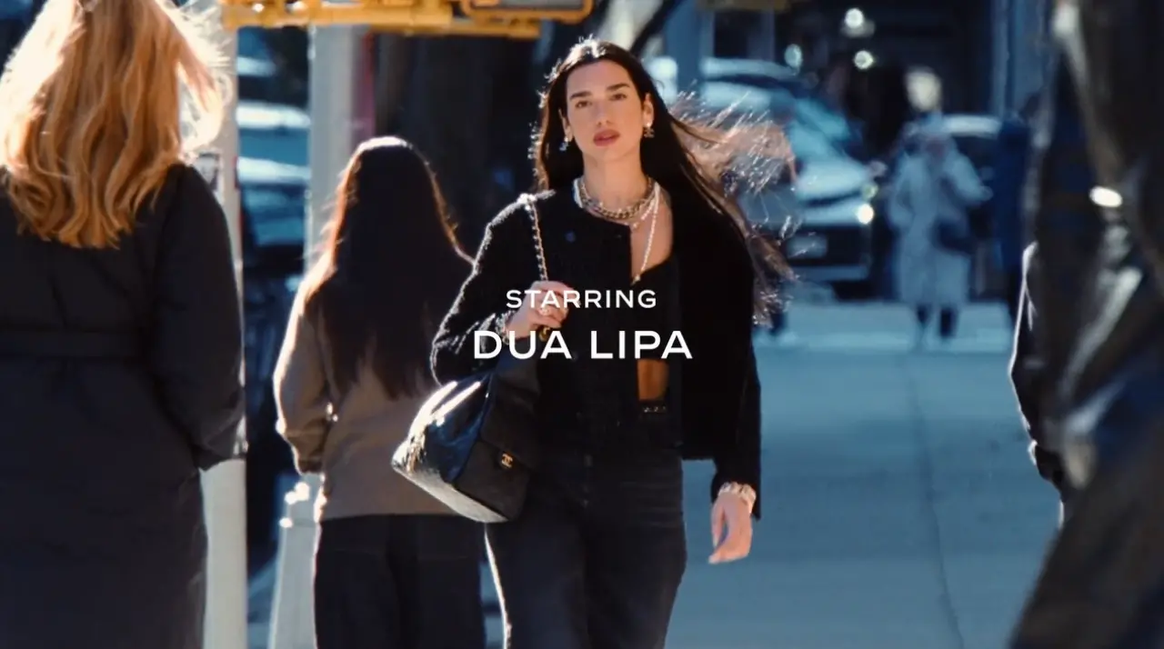 Dua Lipa, CHANEL 25’in Kampanya Yüzü Oldu: New York Sokaklarından Moda Dünyasına İkonik Birleşim! 1