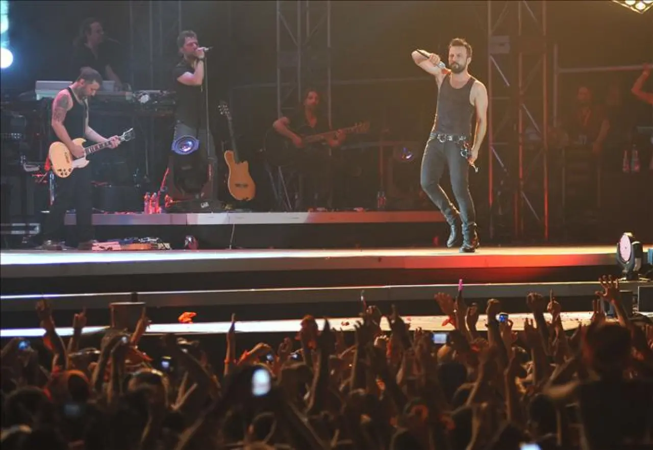 Türk Pop Müziğinin Mega Starı Tarkan Kimdir, Kaç Yaşında, Nerede Yaşıyor, Eşi Kim, Çocuğu Var Mı? 5