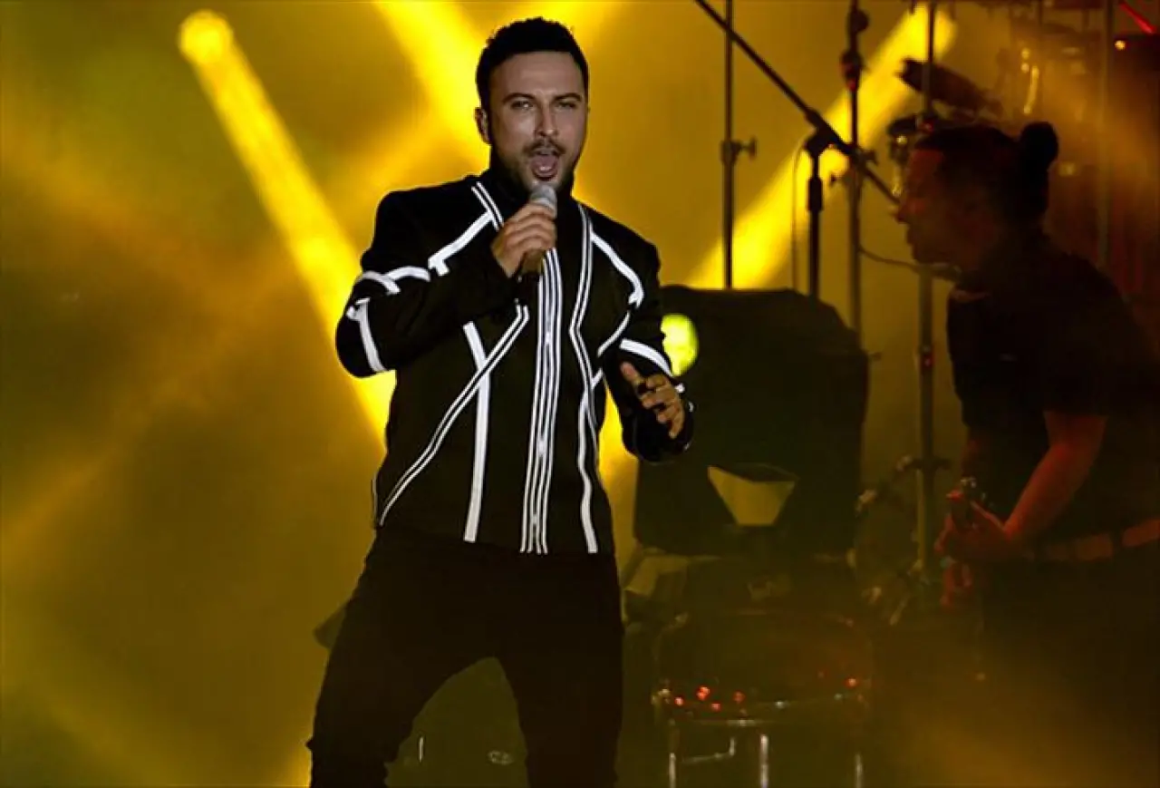 Türk Pop Müziğinin Mega Starı Tarkan Kimdir, Kaç Yaşında, Nerede Yaşıyor, Eşi Kim, Çocuğu Var Mı? 4