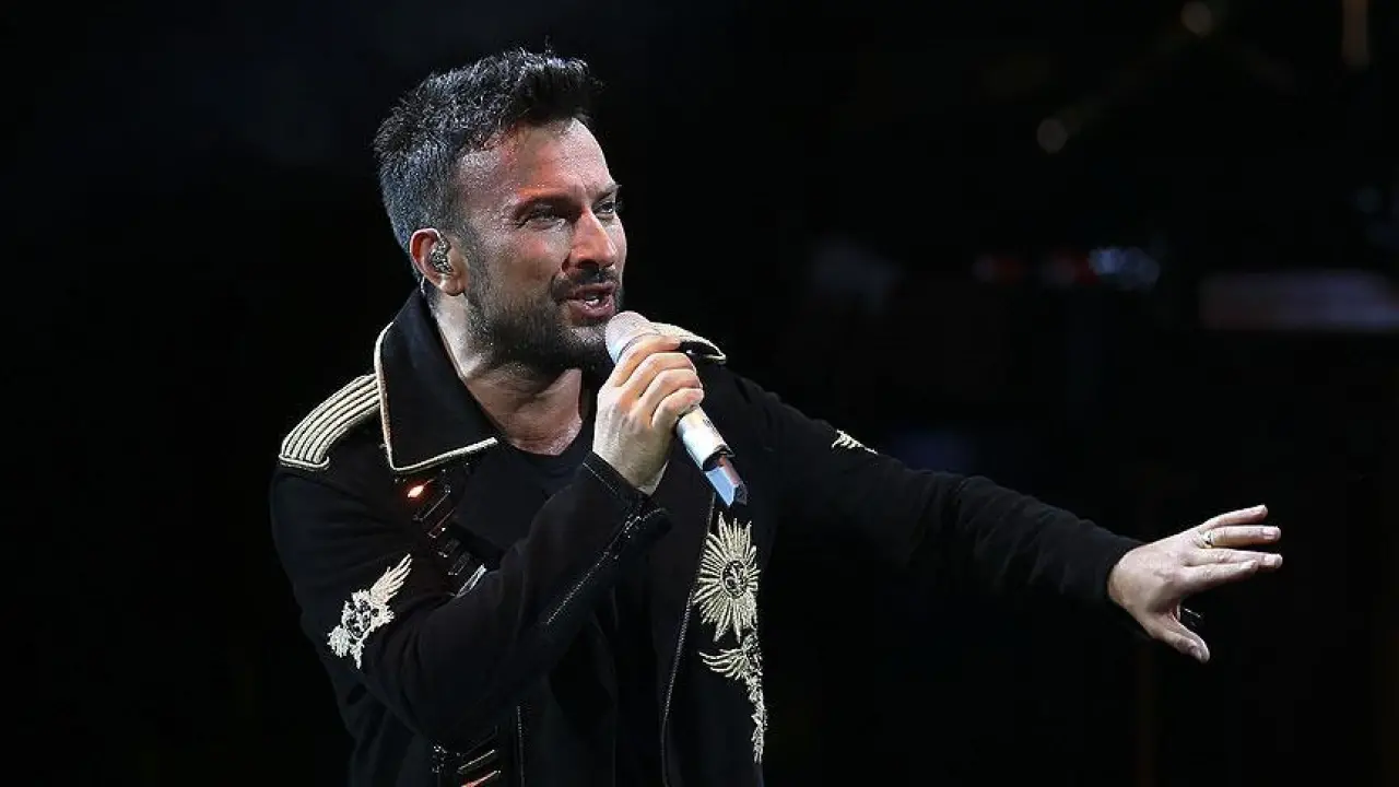 Türk Pop Müziğinin Mega Starı Tarkan Kimdir, Kaç Yaşında, Nerede Yaşıyor, Eşi Kim, Çocuğu Var Mı? 9