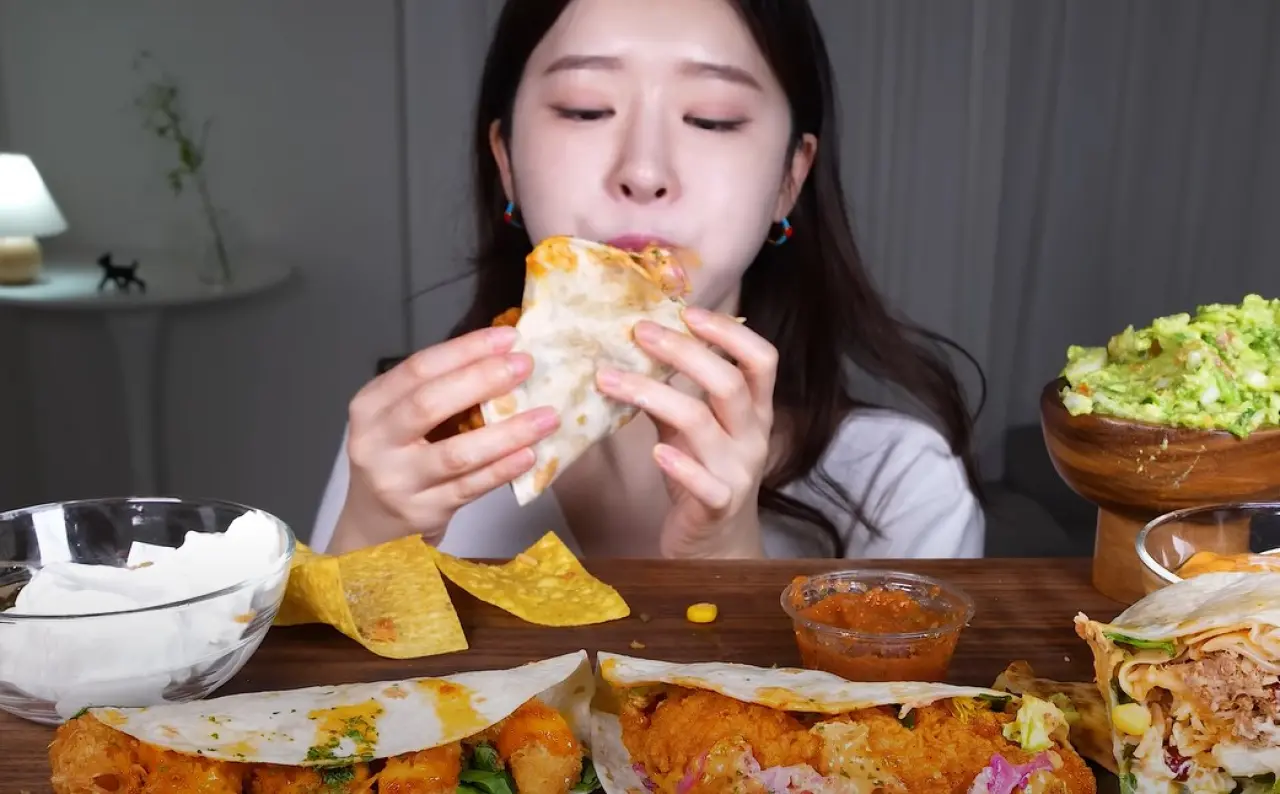 Son Dönemde Sosyal Medyada Popüler Olan Mukbang Akımı Nedir, Zararları Neler? 2