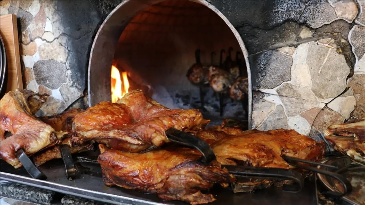 İftar sofralarına özel Denizli'nin tescilli lezzeti: Tandır kebabı 1