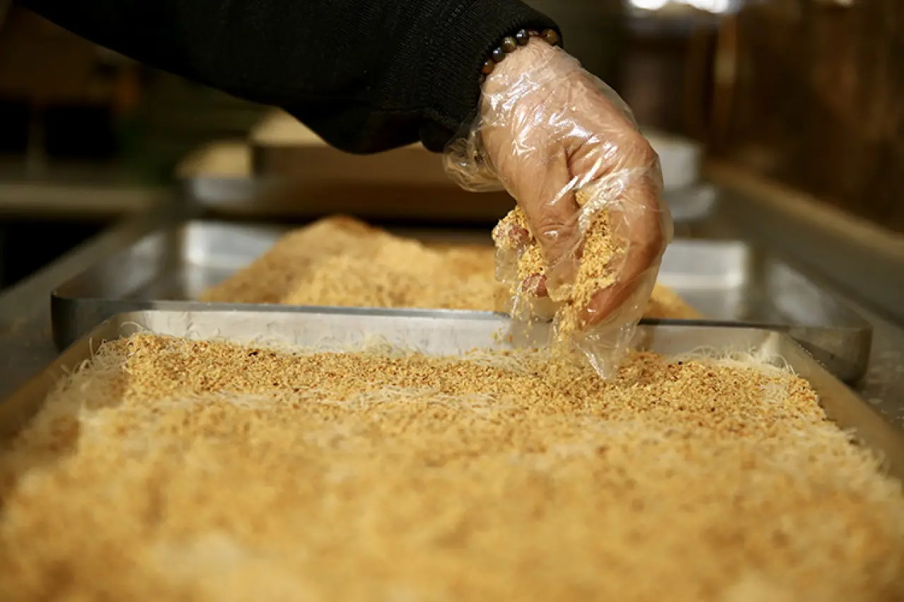 Ramazan sofralarının vazgeçilmez tatlısı lezzetiyle damak çatlatıyor! 4