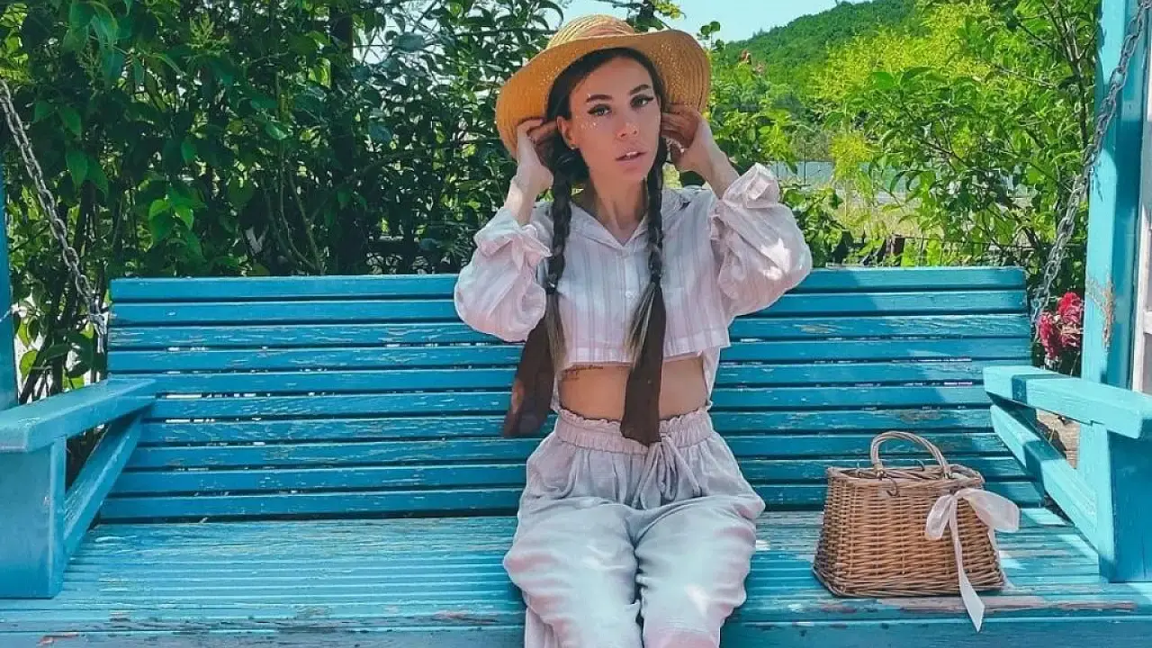 Esin Çepni Kimdir? Nereli, Boyu Kaç, Kaç Yaşında, Yeni Sevgilisi Kim? Abonelere Özel İçerikleri Neler? 7