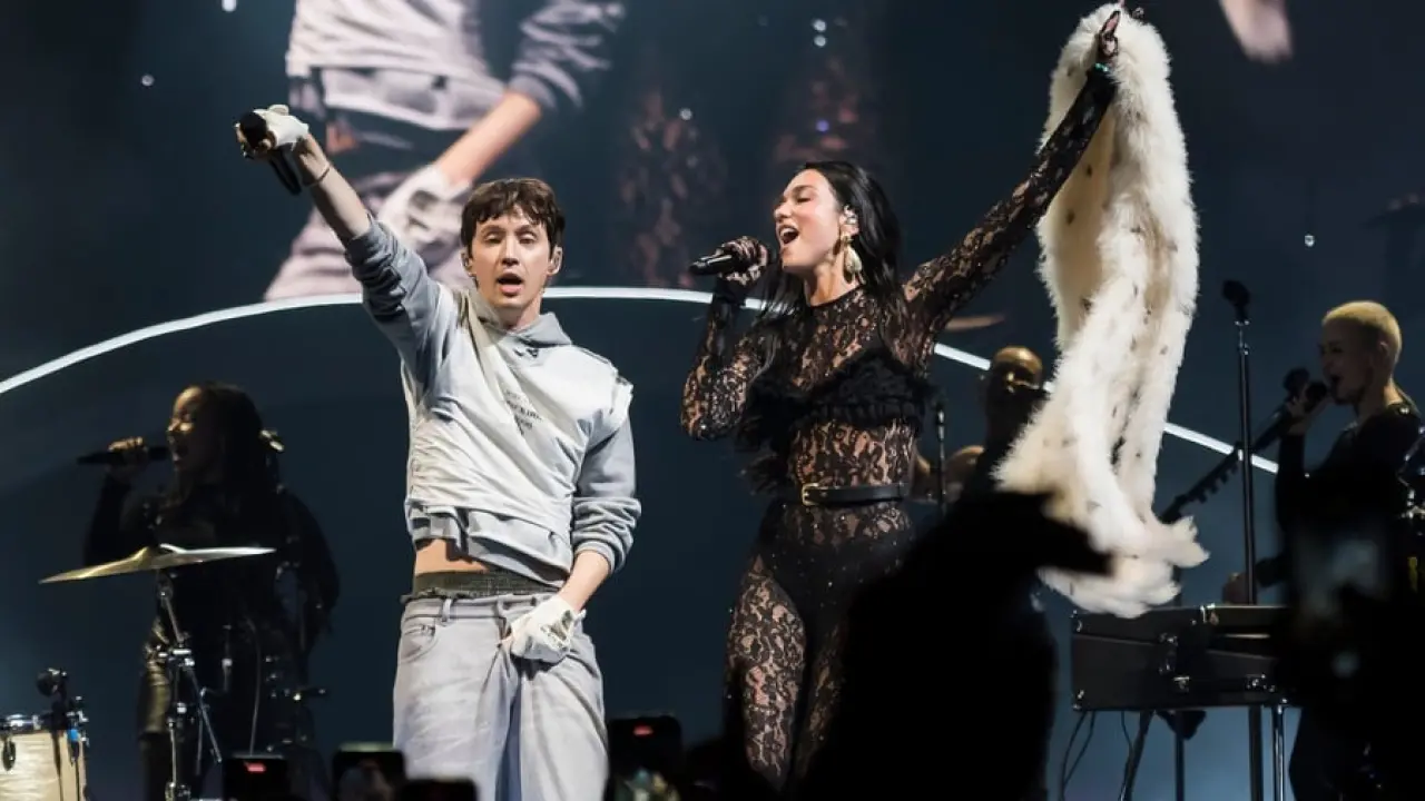 Melbourne Sahnesinde Sürpriz An: Dua Lipa “Rush”ı Troye Sivan’la Söyledi, Bu Konser Tarihe Geçti! 1
