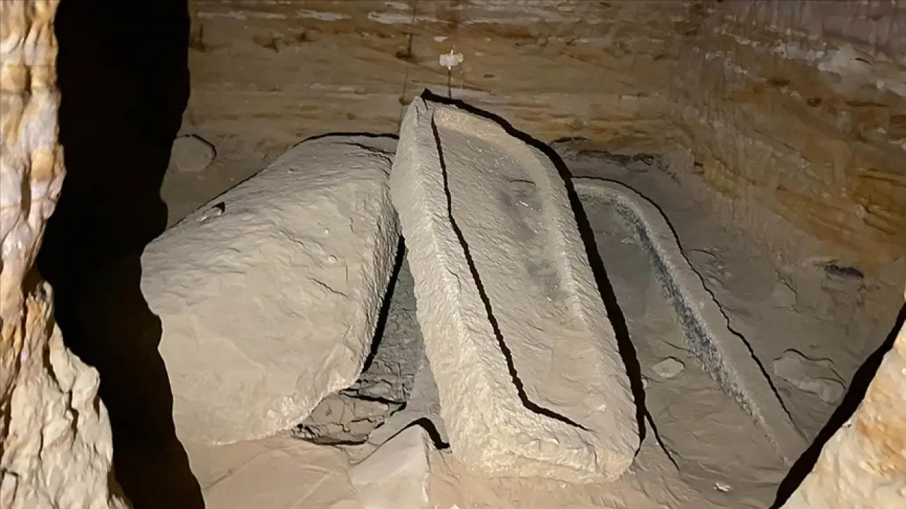 Mısır Çöllerinde Şok Keşif: Bilinmeyen Bir Firavunun Mezarı 3.500 Yıl Sonra Bulundu! 4