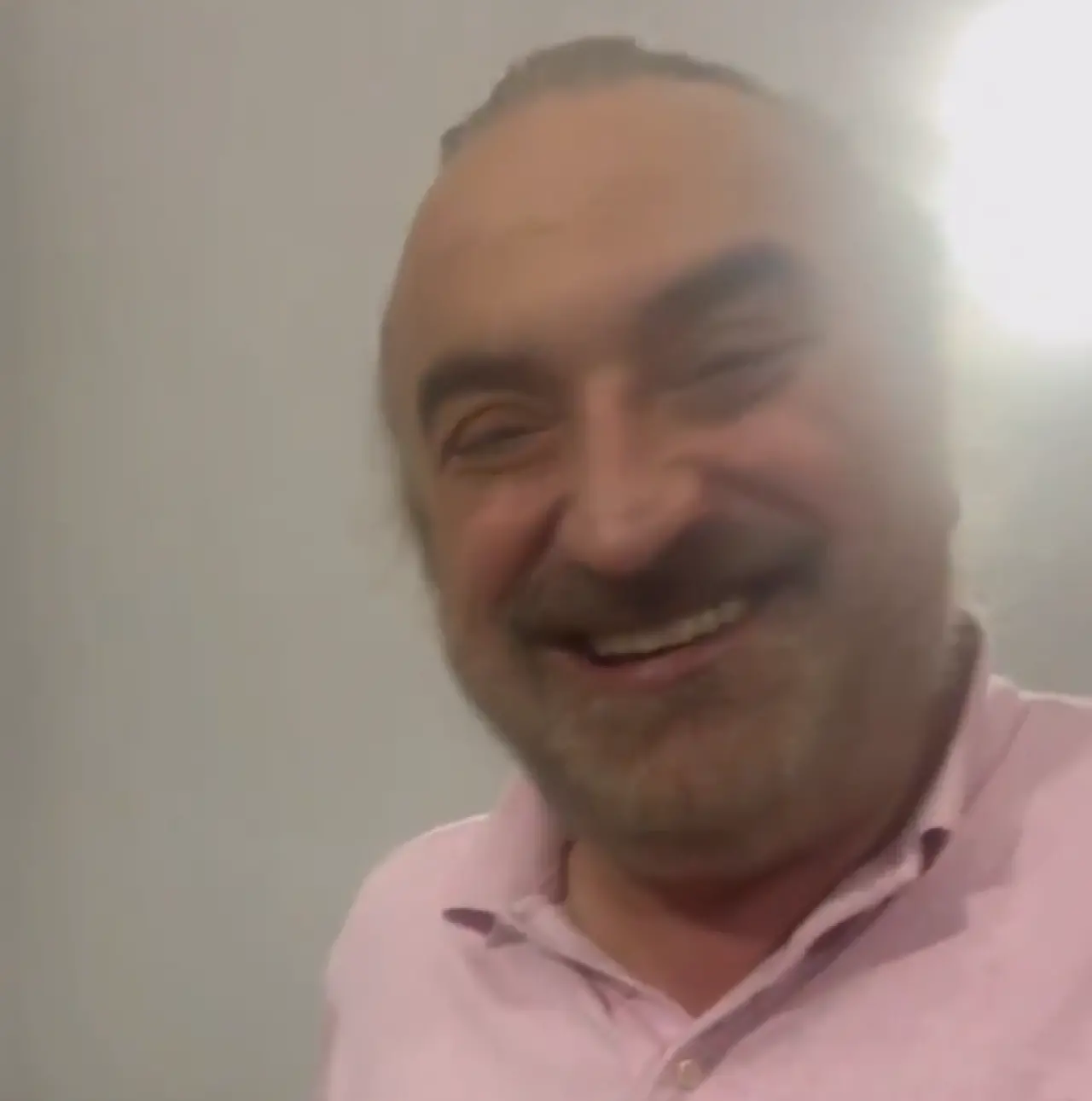 Hayranı Volkan Konak’ın Resmini Çizdi, Ardından Kalp Krizi Geçirdi! Herkesin Yüreğini Yakan O An! 2