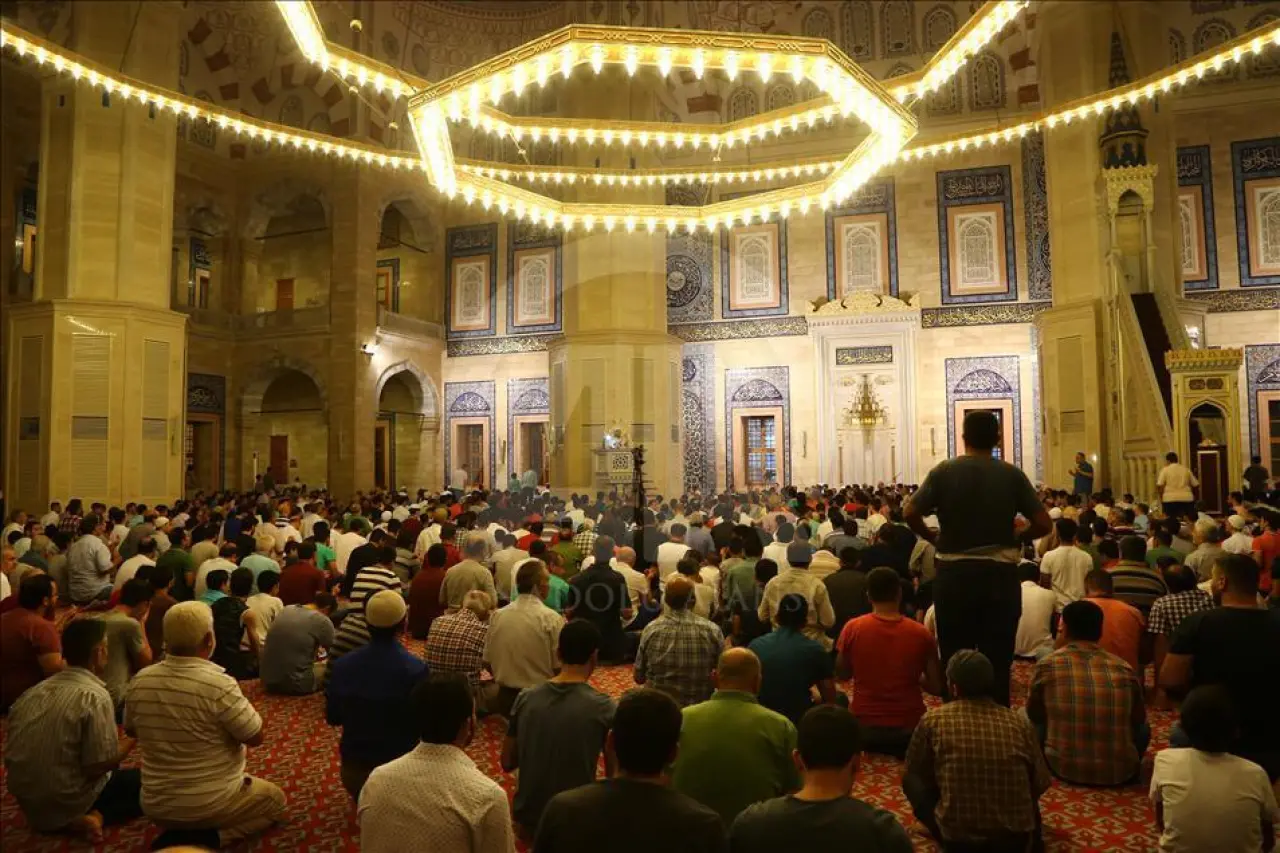 En Anlamlı Kadir Gecesi Mesajları: Bin Aydan Daha Hayırlı Gecede Dualar Semaya Yükseliyor 4