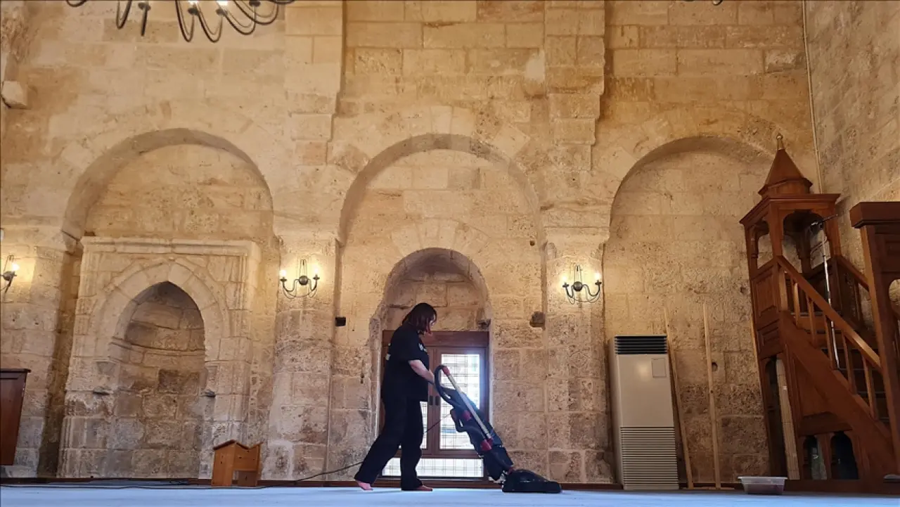 1800 Yıllık Mirası Gençler Ayağa Kaldırdı: Ramazan Bayramı’na Gönüllü Temizlik Desteği 1