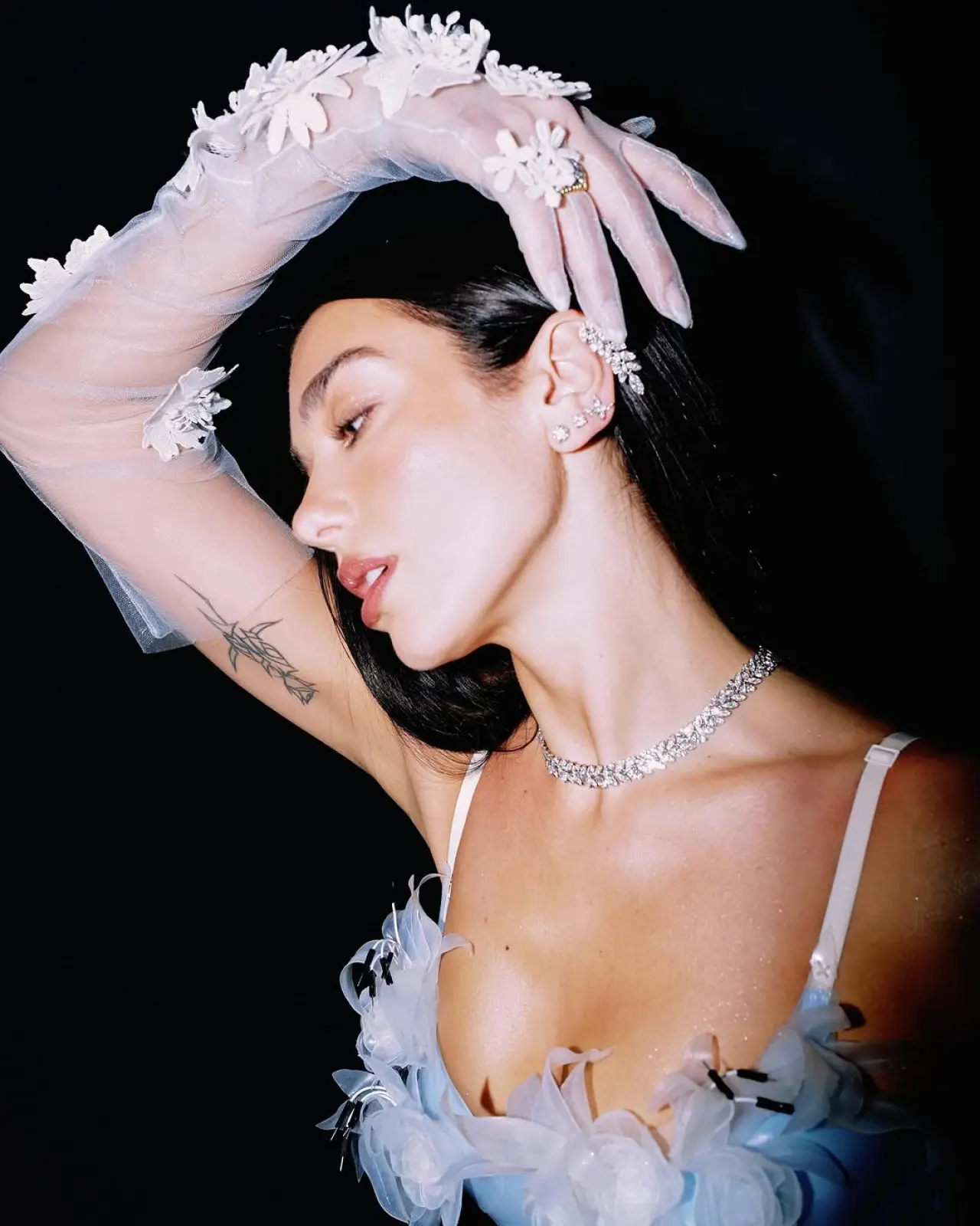 Dua Lipa’dan Muhteşem Geri Dönüş: "Handlebars" ile Herkesi Kendine Hayran Bıraktı! 1