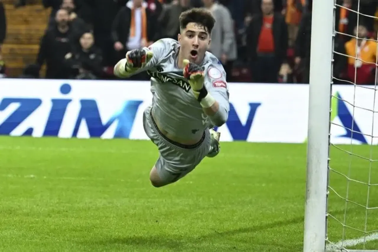 Konyaspor'da Kaleci Krizi! Beşiktaş Maçında Kalede Genç Eldiven Deniz Ertaş Olacak 3