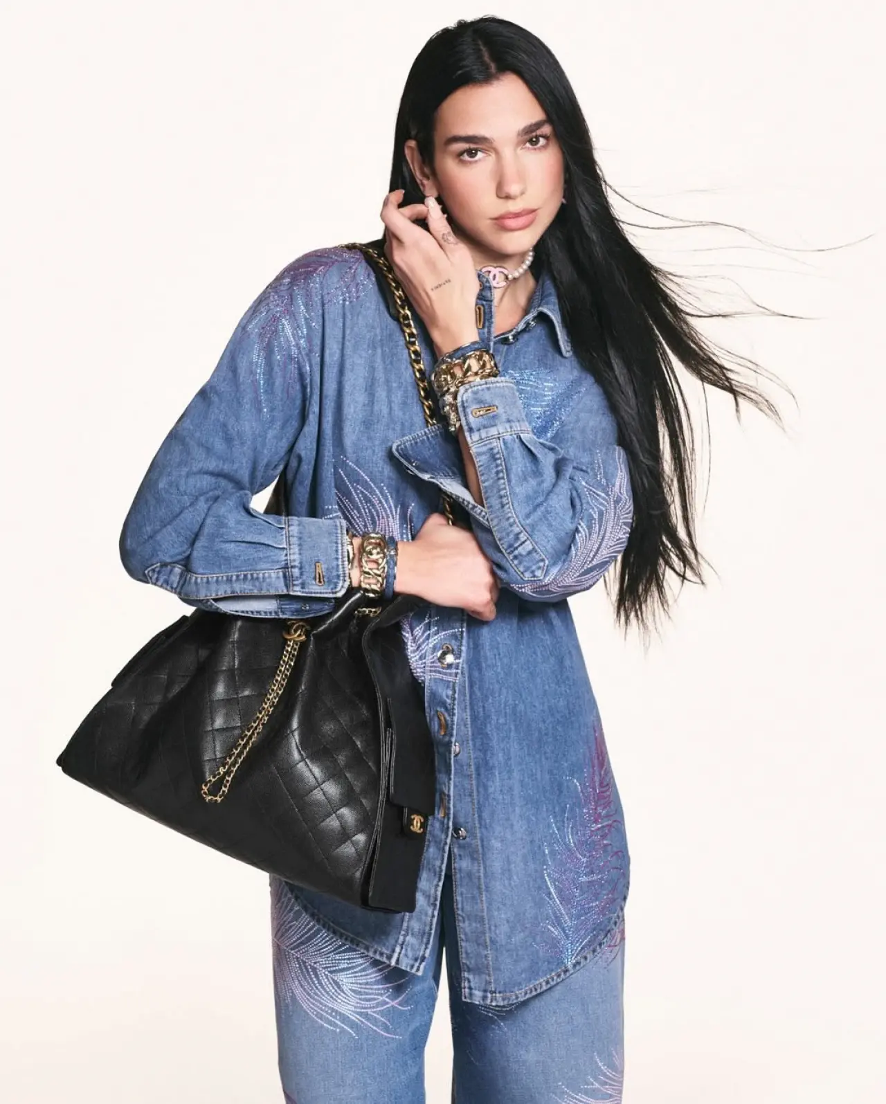 Rüya Gerçek Oldu: Dua Lipa, CHANEL 25 Kraliçeliğini İlan Etti! 2