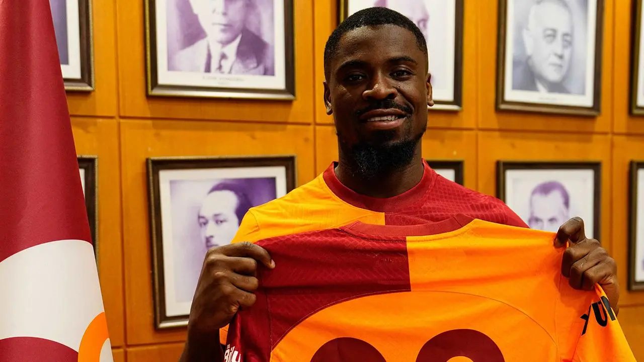 Serge Aurier Futbolu Bıraktı! Galatasaray'dan Sonra Takım Bulamayan Yıldız İsim Kariyerine Nokta Koydu 2