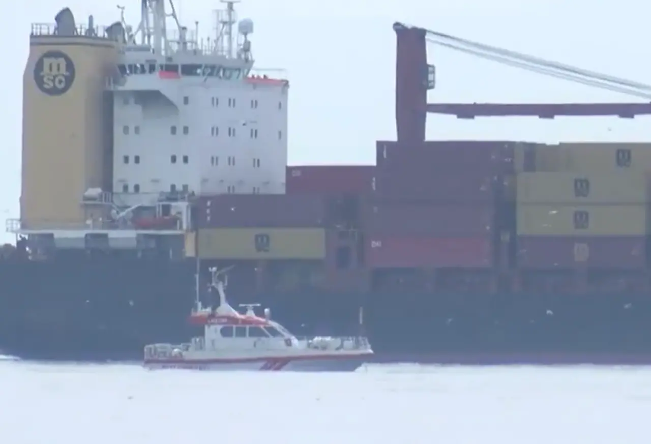 İstanbul Boğazı’nda Kritik Anlar! Liberya Bayraklı Kargo Gemisi Karaya Oturdu 1