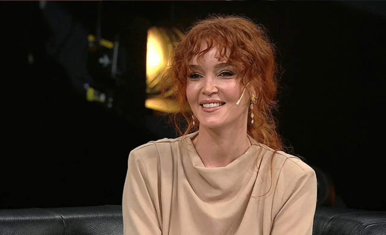 Mendil Şarkısının Sahibi Gülden Arslan Kimdir, Kaç Yaşında, Sevgilisi Kim? Mendil Şarkısı Sözleri! 3