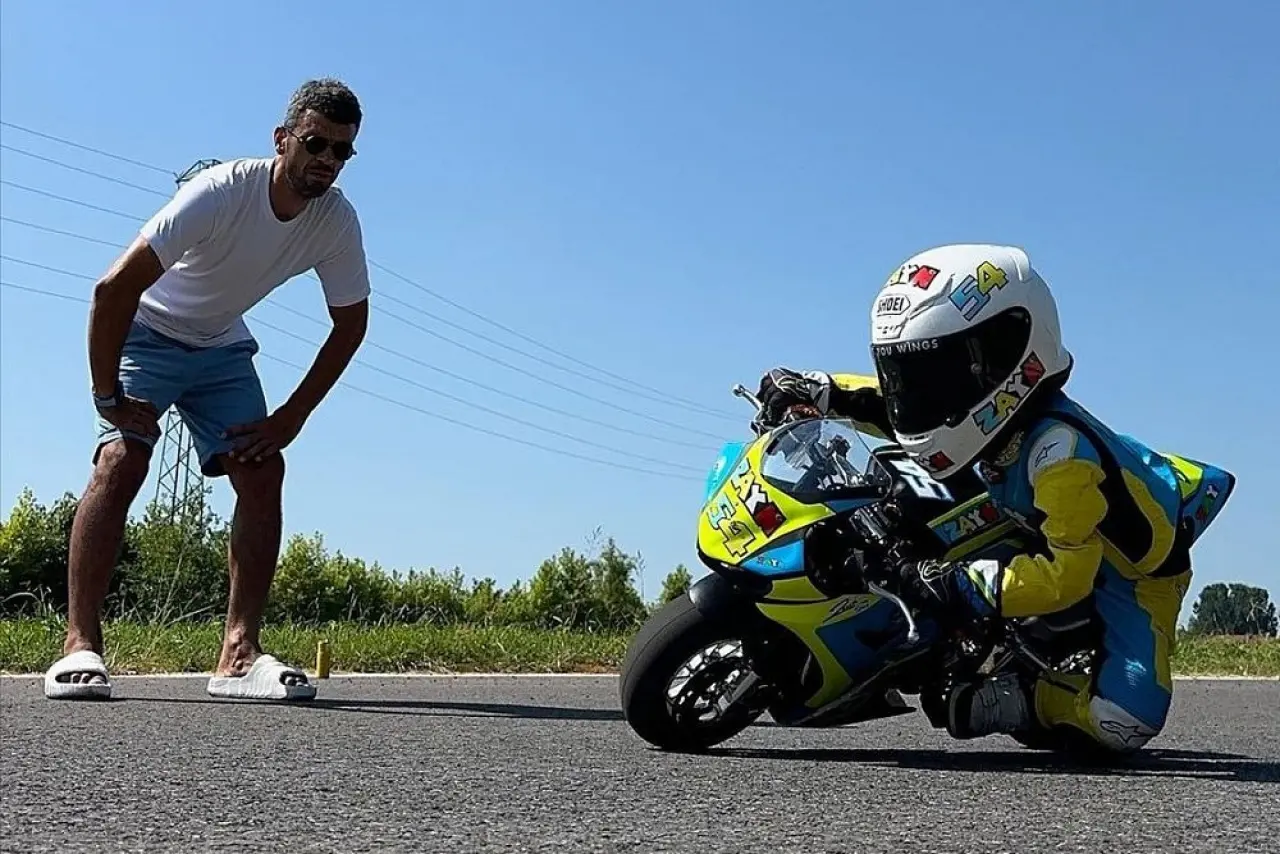 Zayn Sofuoğlu Kimdir, Kaç Yaşında, Annesi Nereli? Zayn Ne Demek, İsminin Anlamı Nedir? Hayatı 3