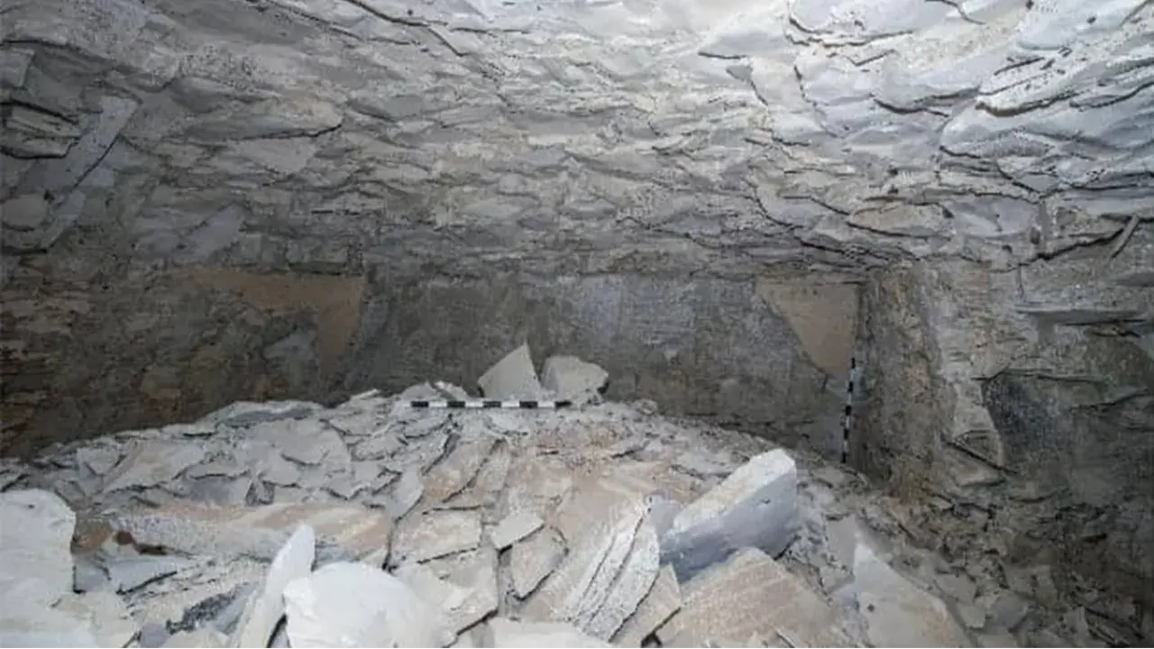 Mısır Çöllerinde Şok Keşif: Bilinmeyen Bir Firavunun Mezarı 3.500 Yıl Sonra Bulundu! 2