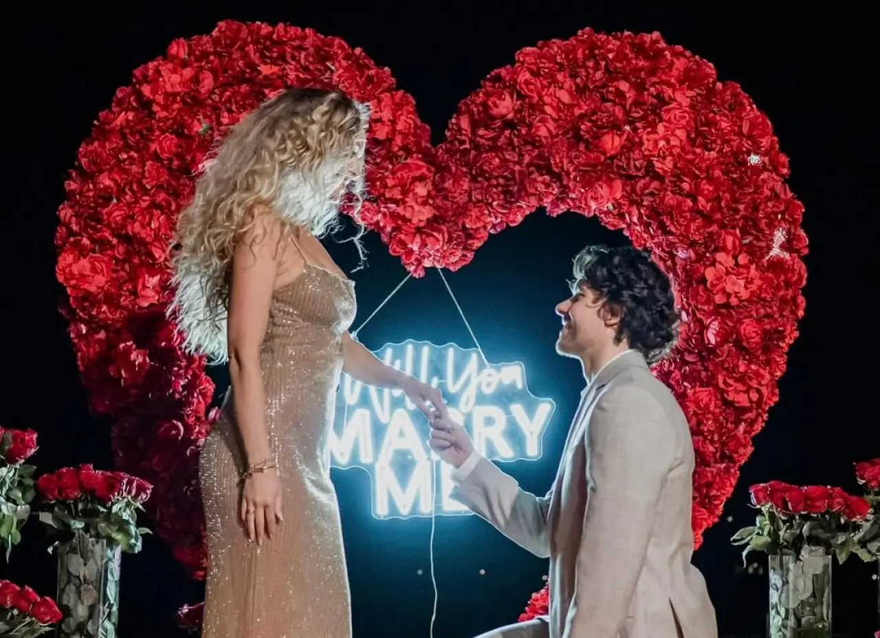 Ferdi Kadıoğlu’ndan Film Gibi Teklif! Sera Vrij’e Diz Çöktü, Sosyal Medya Yıkıldı 3