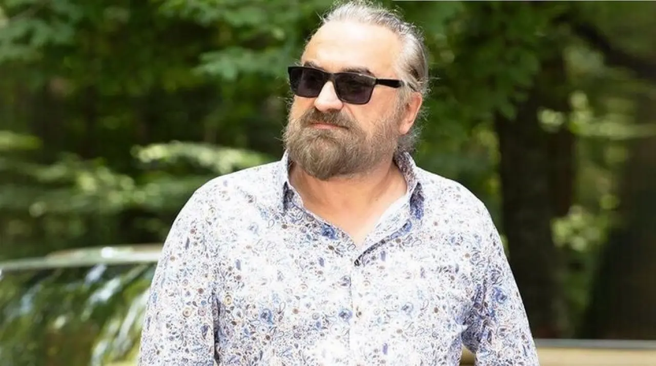 Volkan Konak Kimdir? Türk Halk Müziğinin Güçlü Sesi - Burcu, Lakabı, Aslen Nereli, Kaç Yaşında, kaç albüm çıkardı? 8