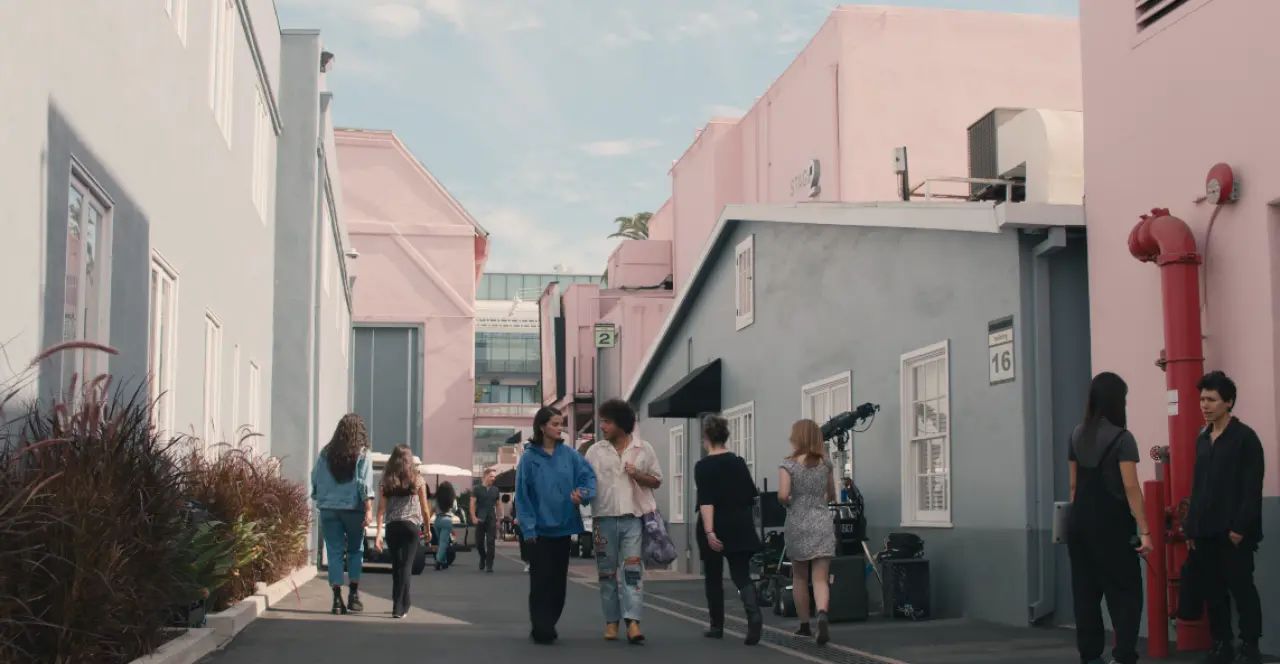 Ünlü Şarkıcı Selena Gomez'den İtiraf Gibi Şarkı: "Younger And Hotter Than Me" Yayında! 2