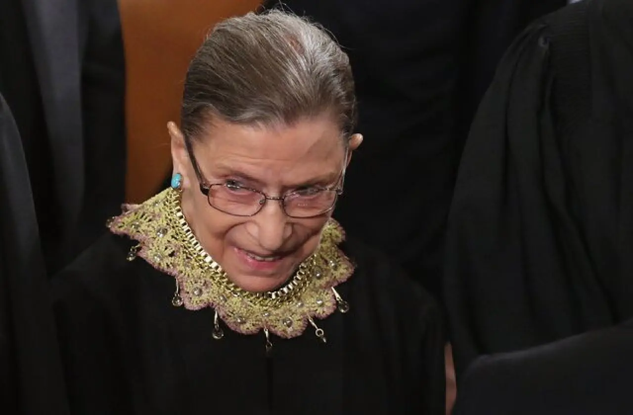 Dünya Kadınlar Günü’nde Onu Anıyoruz: Feminist İkon Ruth Bader Ginsburg Cübbesiyle Tarihi Değiştirdi! 3