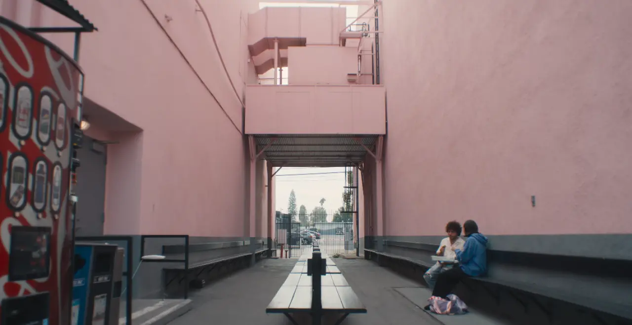 Ünlü Şarkıcı Selena Gomez'den İtiraf Gibi Şarkı: "Younger And Hotter Than Me" Yayında! 3