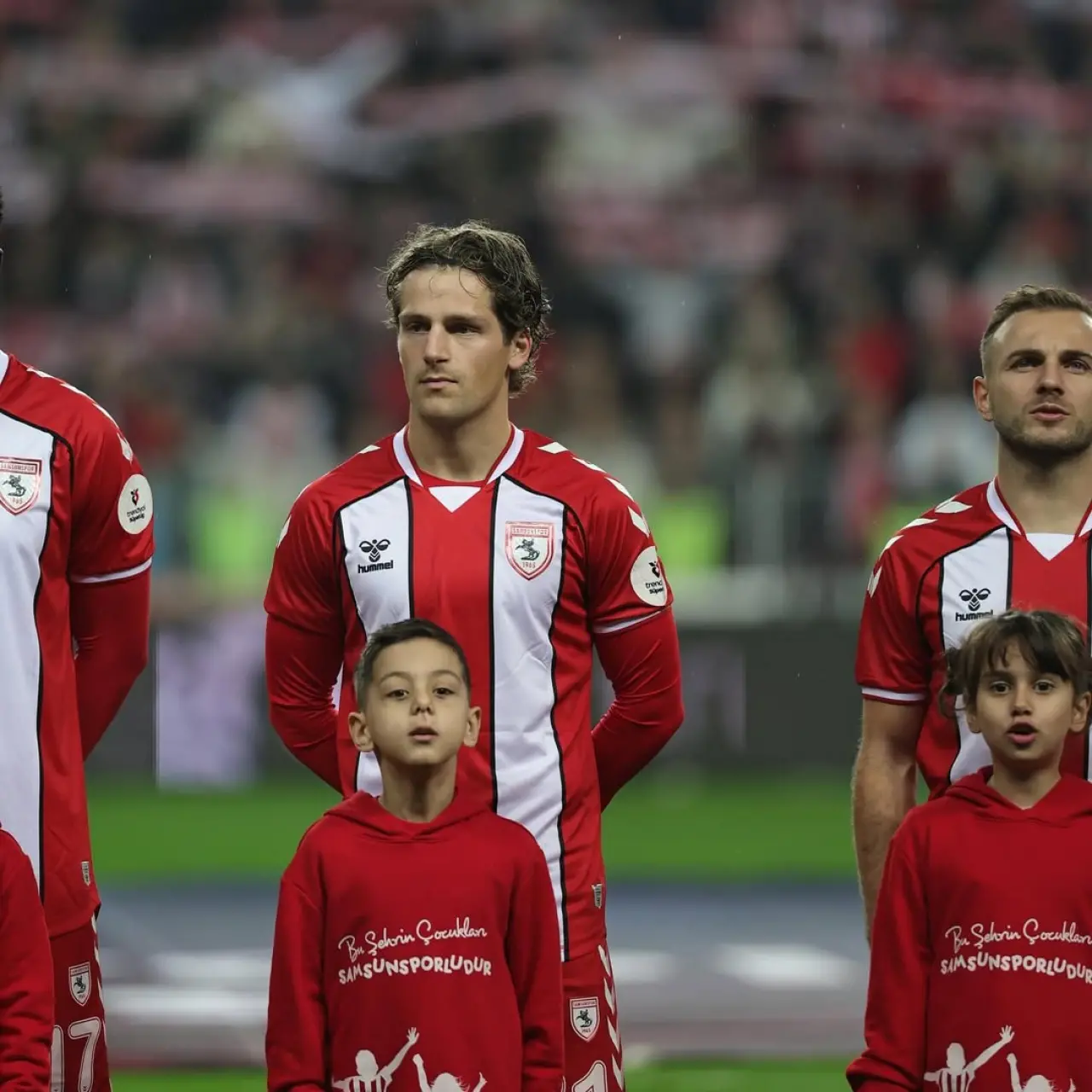 Carlo Holse Kimdir, Nereli, Kaç Yaşında, Hangi Takımlarda Oynadı, Mevkisi ve Piyasa Değeri? 4