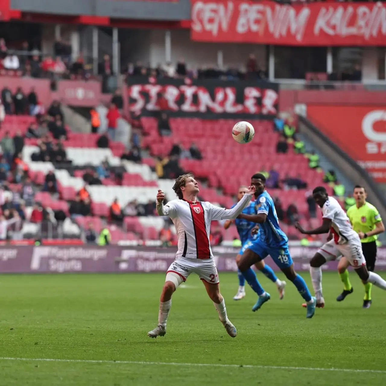 Carlo Holse Kimdir, Nereli, Kaç Yaşında, Hangi Takımlarda Oynadı, Mevkisi ve Piyasa Değeri? 1