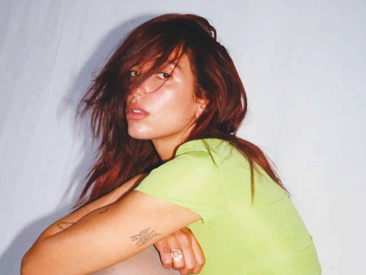 Dua Lipa’nın "Radical Optimism" Albümündeki Şarkıların Gizli Mesajları Ortaya Çıktı! 5