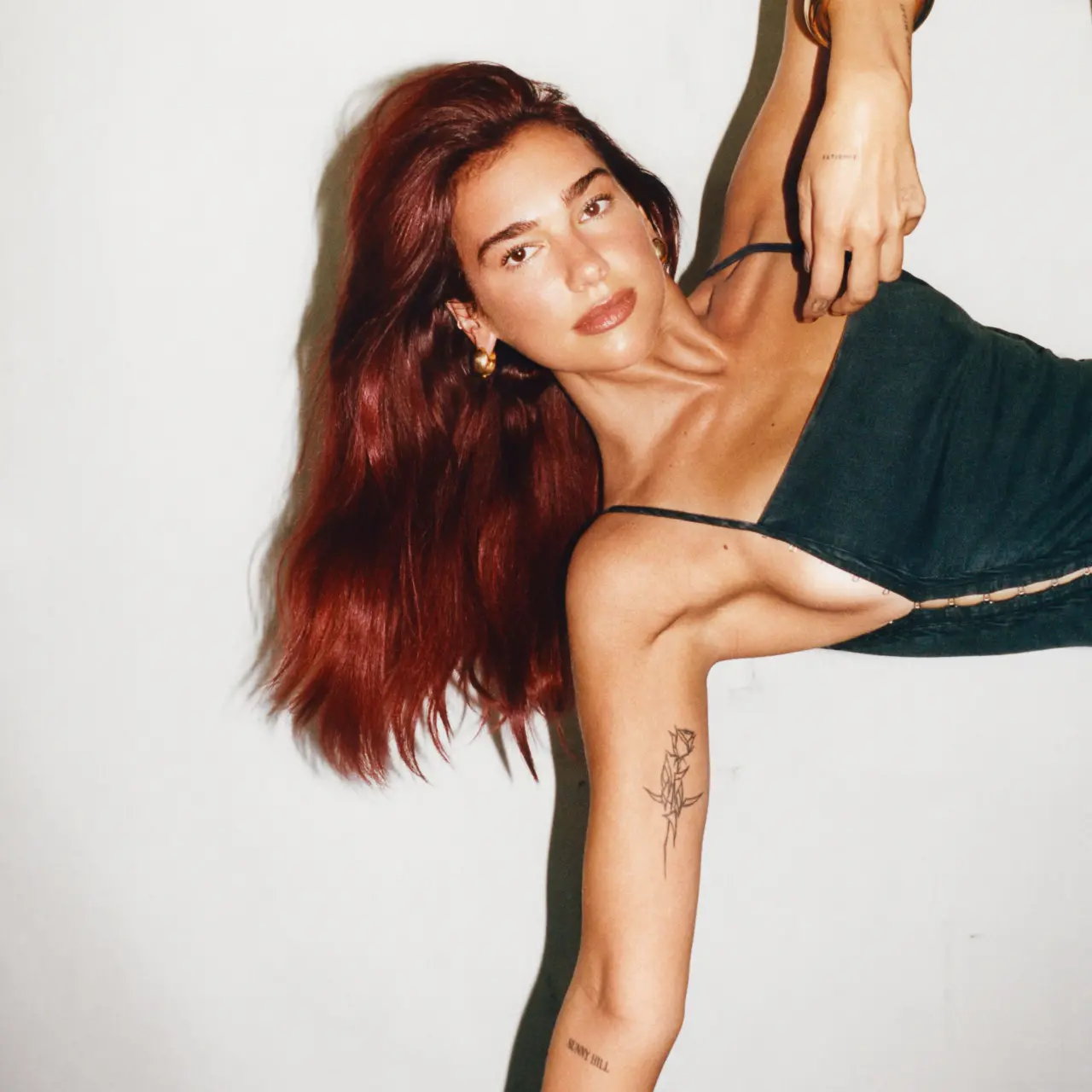 Dua Lipa’nın "Radical Optimism" Albümündeki Şarkıların Gizli Mesajları Ortaya Çıktı! 7