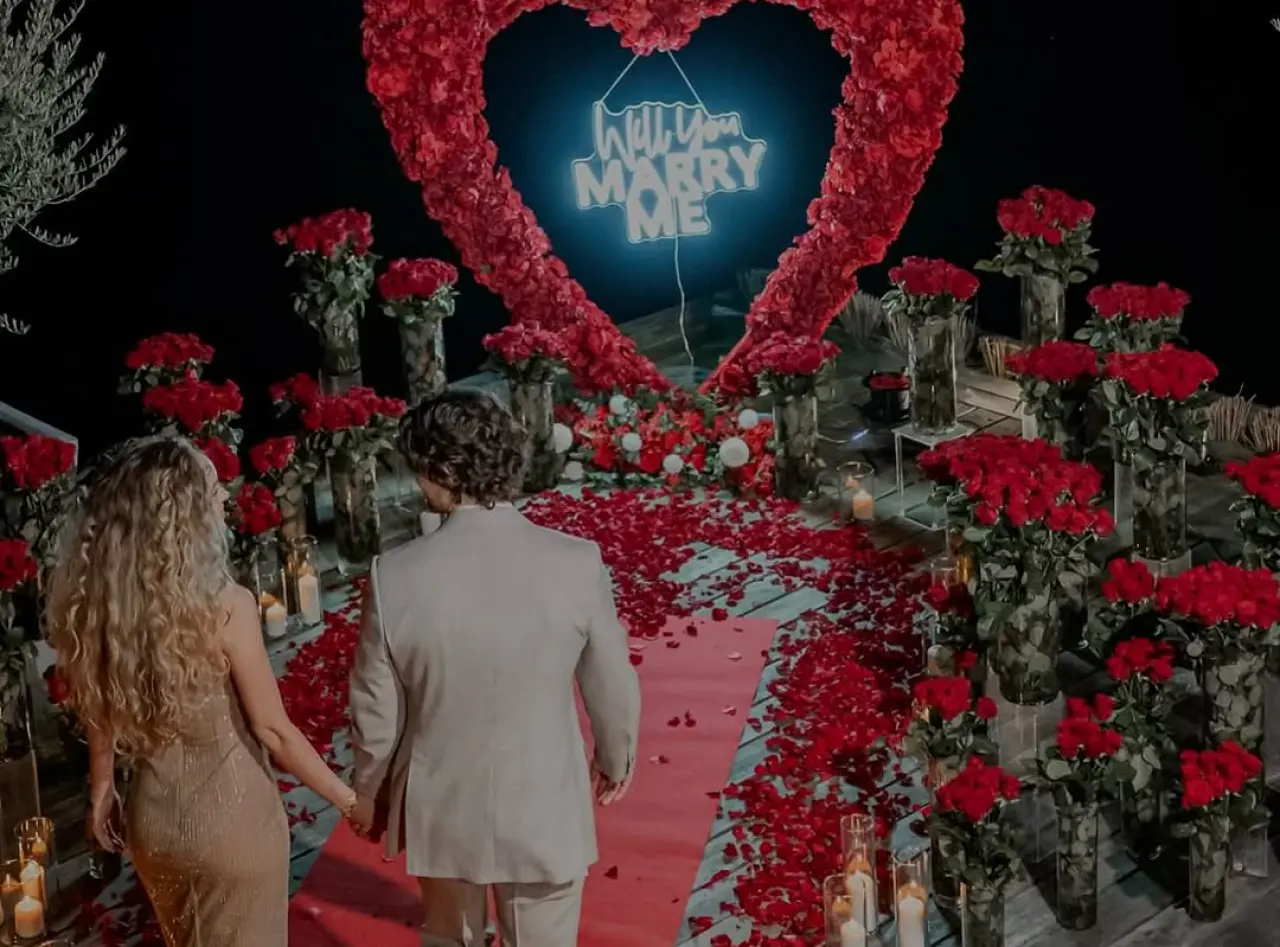 Ferdi Kadıoğlu’ndan Film Gibi Teklif! Sera Vrij’e Diz Çöktü, Sosyal Medya Yıkıldı 2