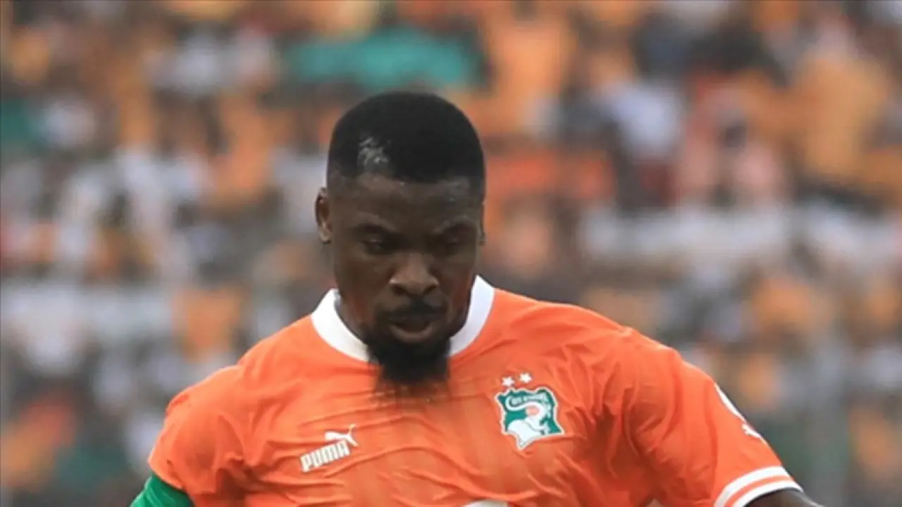 Serge Aurier Futbolu Bıraktı! Galatasaray'dan Sonra Takım Bulamayan Yıldız İsim Kariyerine Nokta Koydu 5