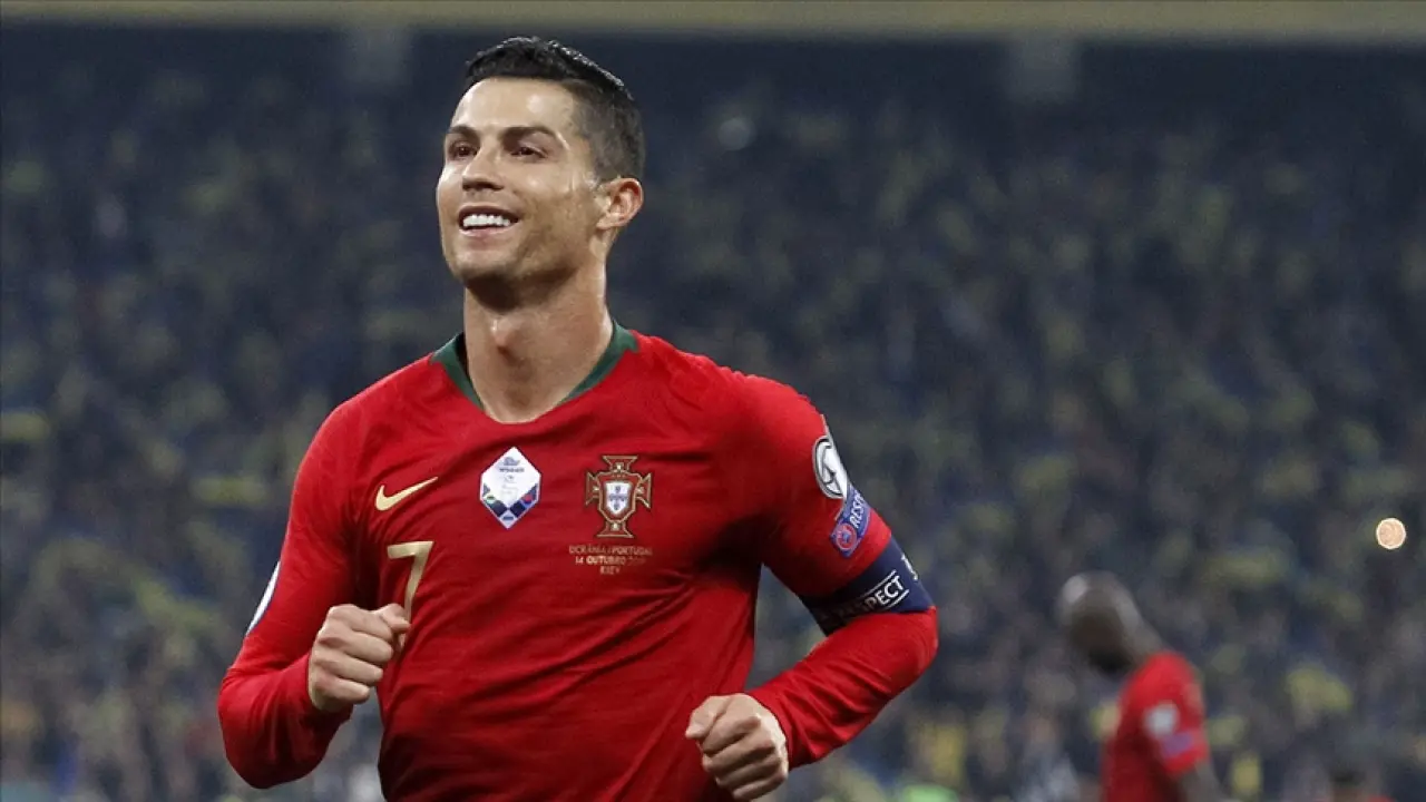 Cristiano Ronaldo 40 Yaşında Yeni Bir Dünya Rekoru Kırdı! Adı Guinness Rekorlar Kitabının Her Köşesinde Yazılı 1