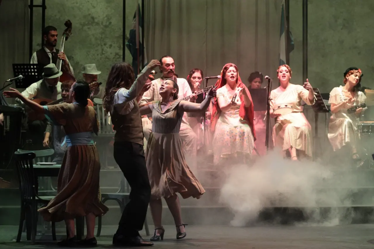 Devlet tiyatrolarında seyirci patlaması: 2 milyon kişi ayakta alkışladı! 4