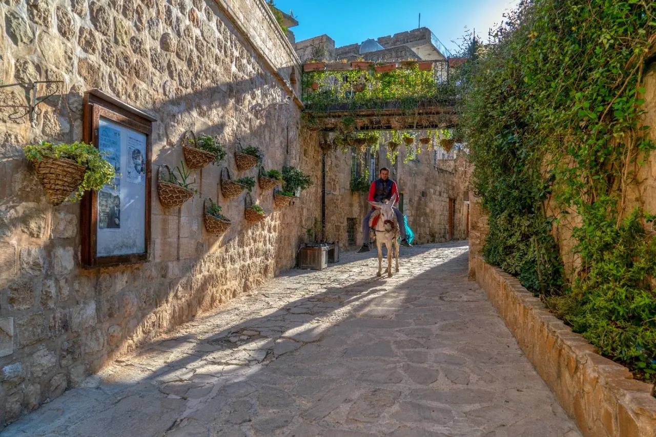 Taş evleri, sokakları ve tarihi mekânlarıyla: Mardin 4
